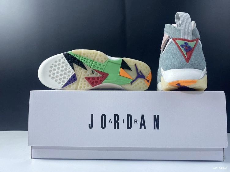 Retro - Jordan Neutral CT8528-002 7 Grey 0105